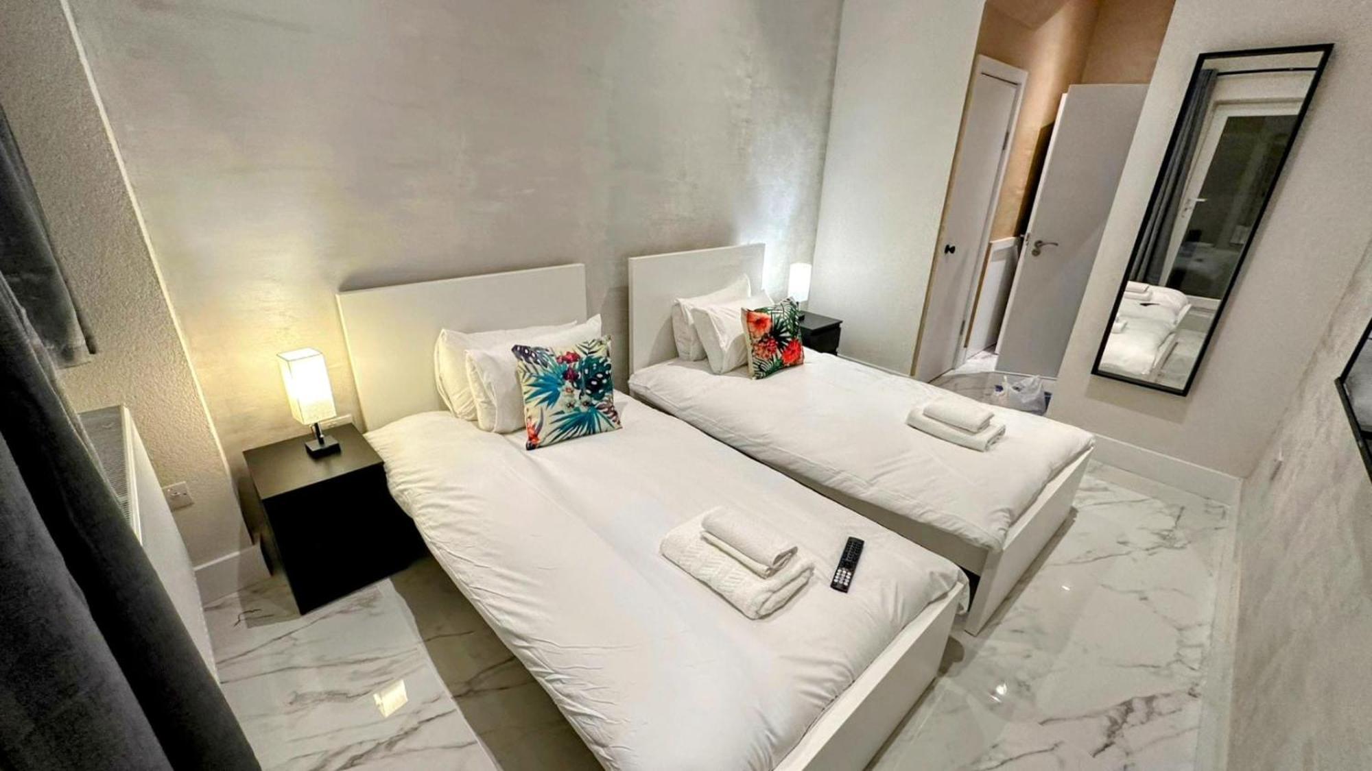 Luxury Fulham 3 Bedroom Garden House Лондон Екстериор снимка